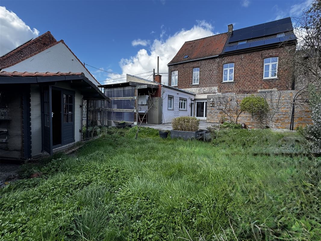 MAISON AVEC 3 CHAMBRES ET JARDIN AU CENTRE DE FLOBECQ