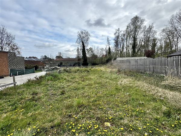 Terrain à bâtir situé sur une surface totale de 482m2!