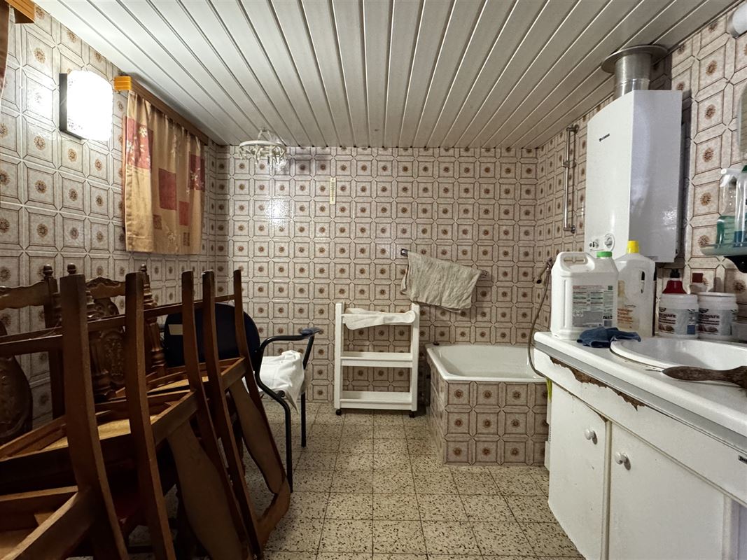 GOEDGELEGEN TE RENOVEREN HOEVE MET TUIN, WEIDE EN SCHUUR!