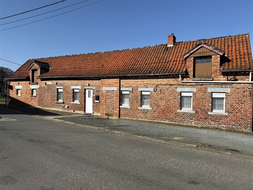 GOEDGELEGEN TE RENOVEREN HOEVE MET TUIN, WEIDE EN SCHUUR!