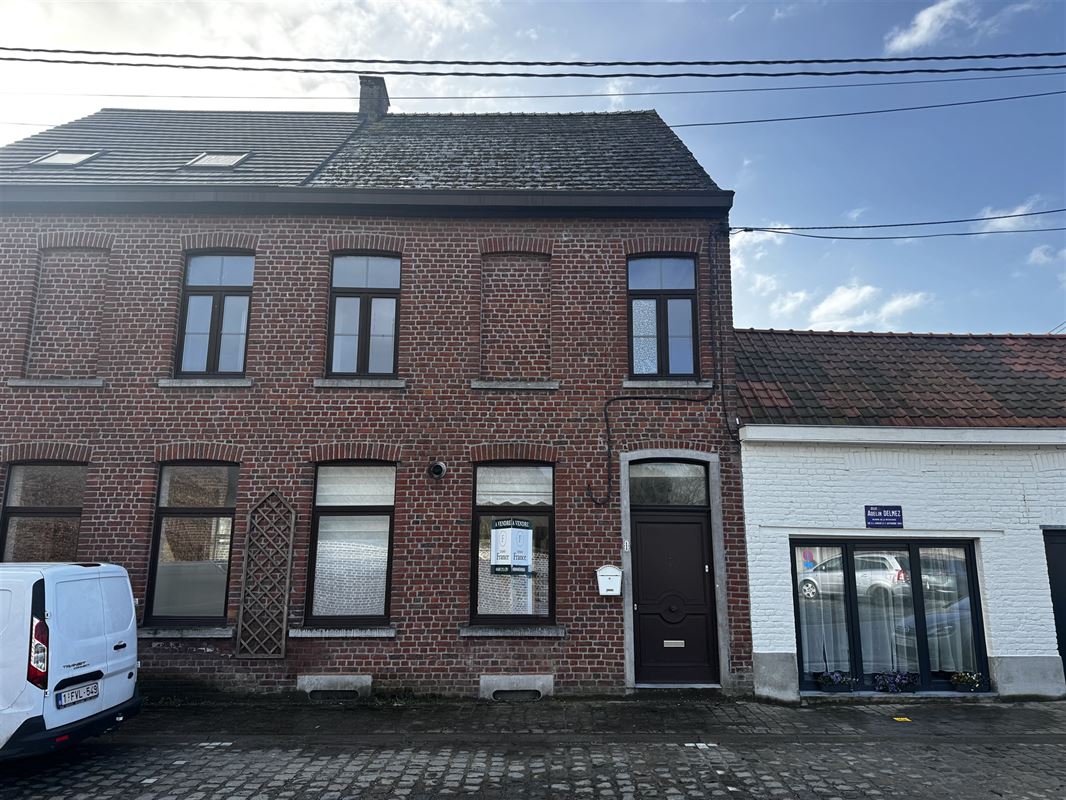 Ruime gezinswoning met potentieel in centrum FLOBECQ!