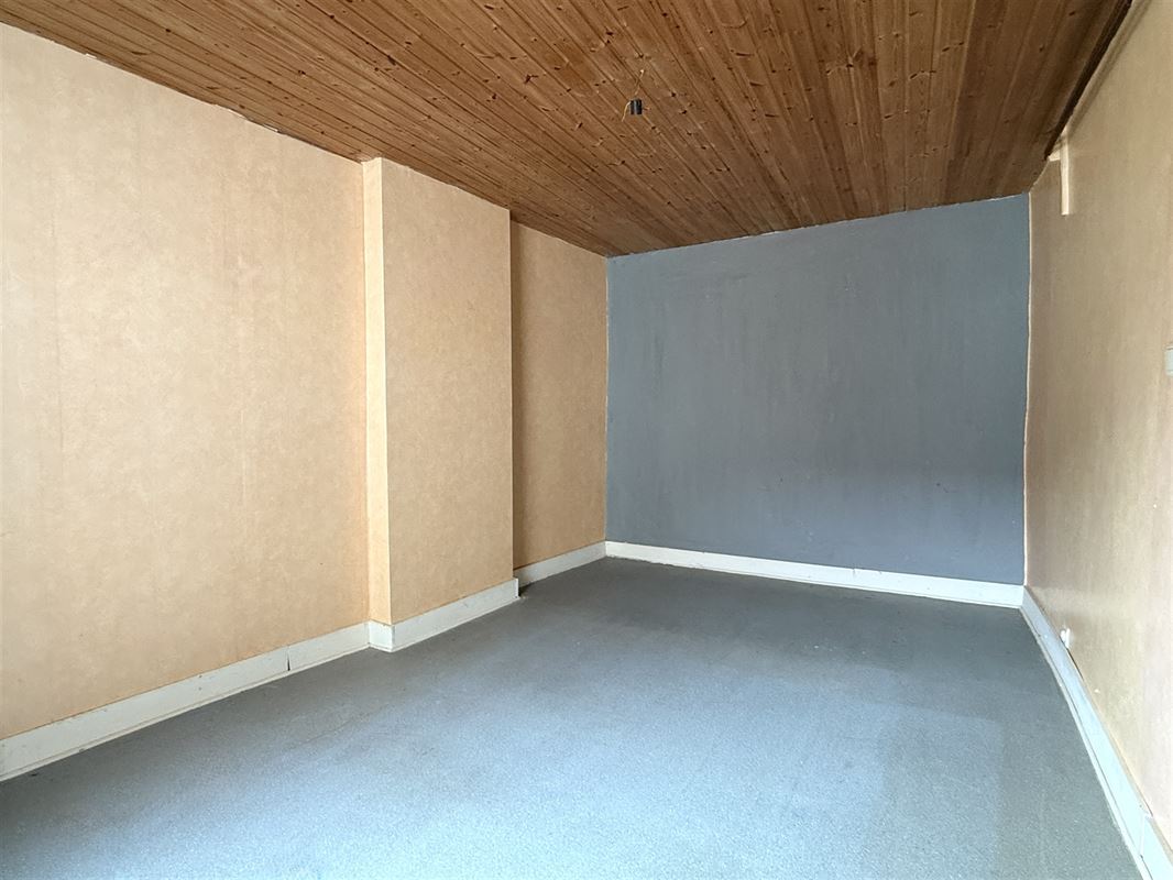 Ruime woning, ideaal gelegen op de markt van Flobecq