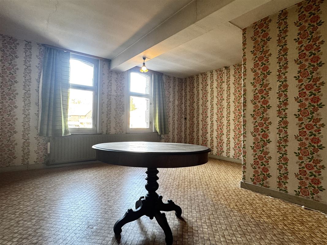 SPACIEUSE MAISON DE CARACTÈRE AVEC ÉNORMÉMENT DE POTENTIEL