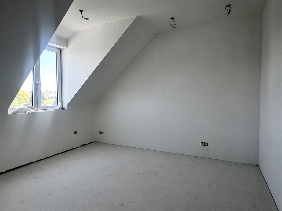 Unieke eigendom - 2 GARAGES (85m2 en 55m2) met woongedeelte