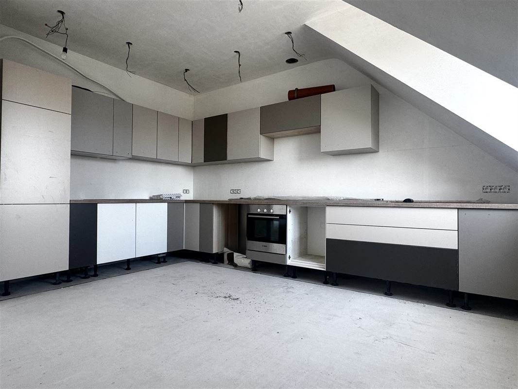 Unieke eigendom - 2 GARAGES (85m2 en 55m2) met woongedeelte