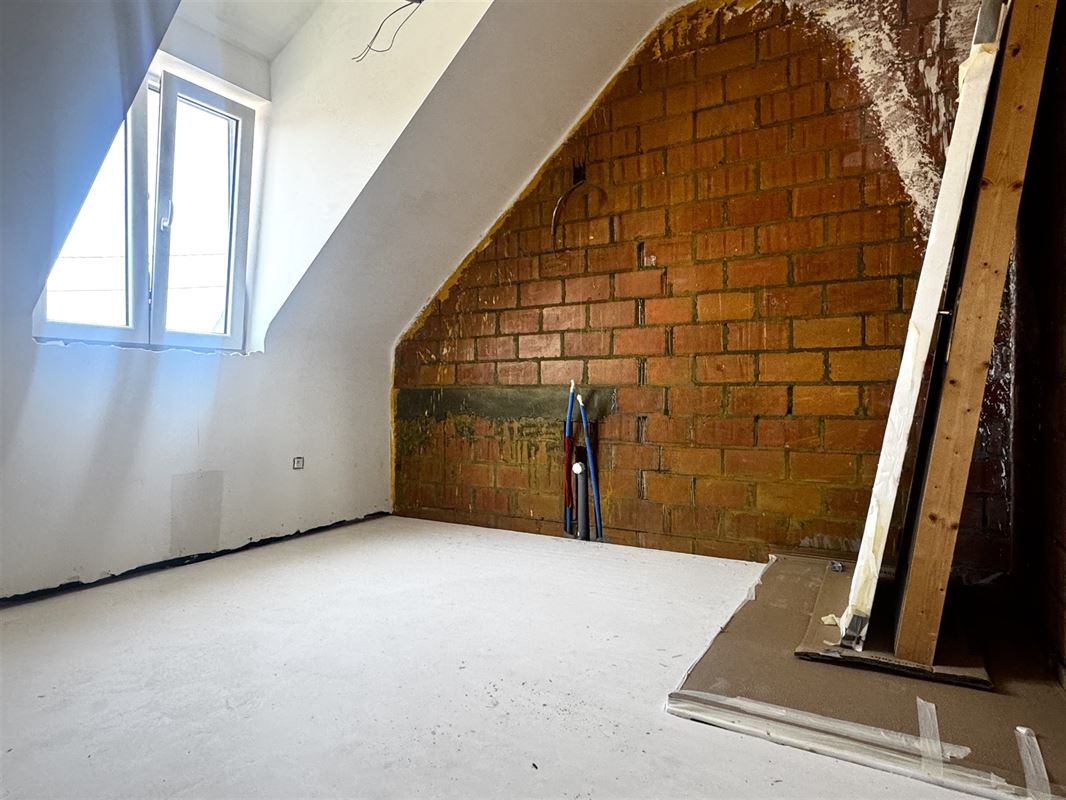 Unieke eigendom - 2 GARAGES (85m2 en 55m2) met woongedeelte