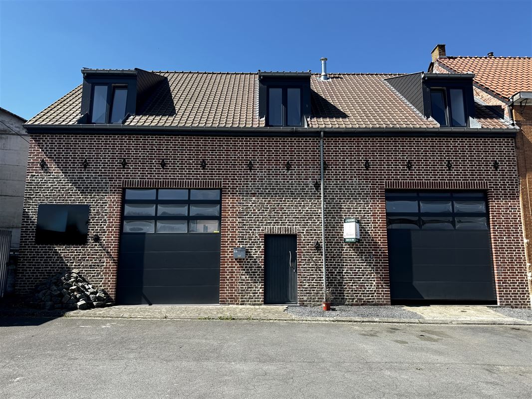 Unieke eigendom - 2 GARAGES (85m2 en 55m2) met woongedeelte