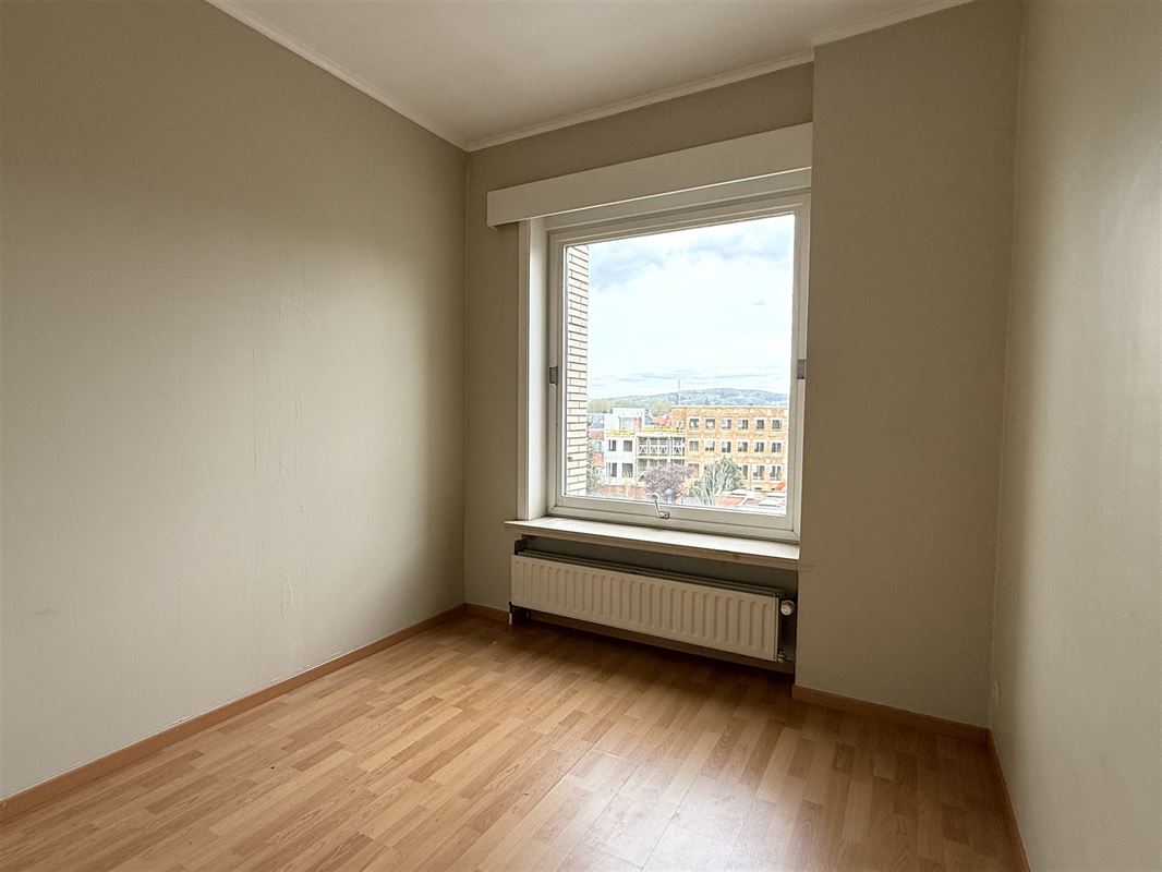 RUIM APPARTEMENT MET 2 SLAAPKAMERS IN STADSCENTRUM!
