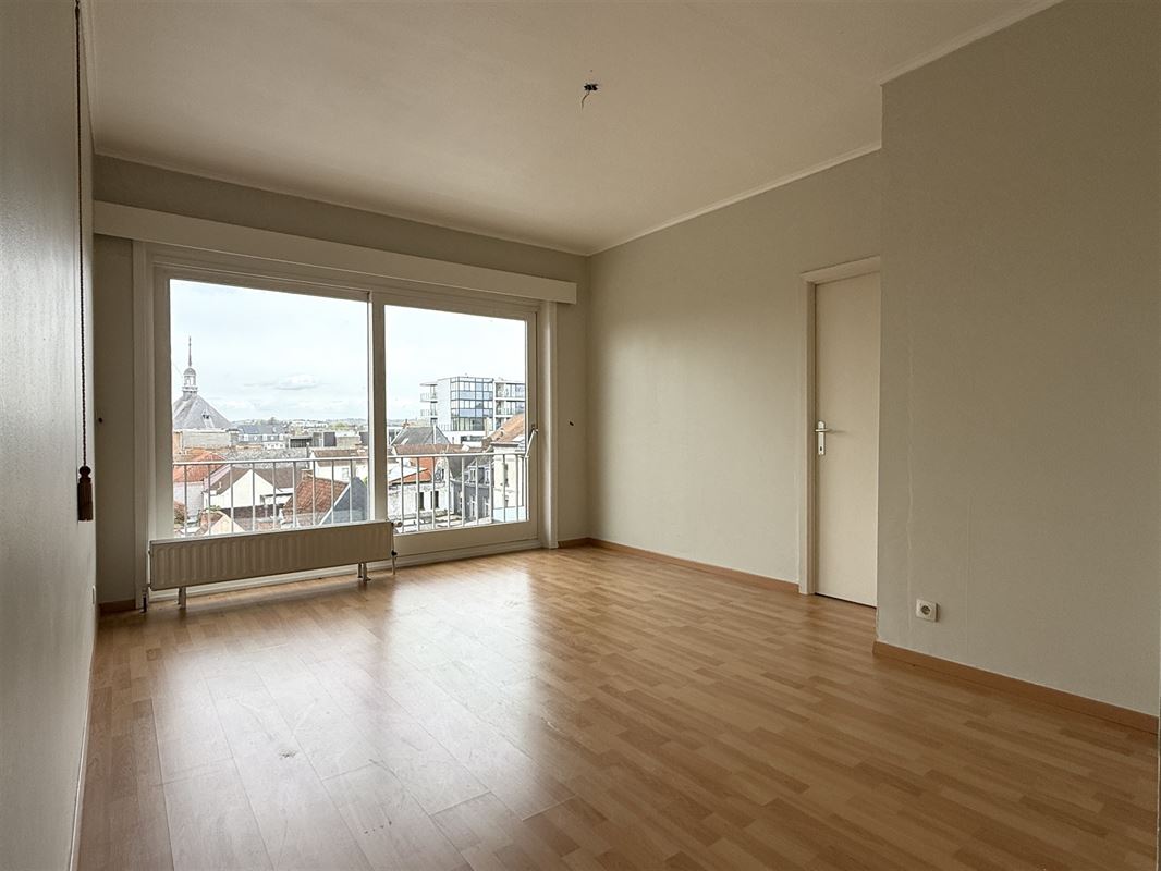 RUIM APPARTEMENT MET 2 SLAAPKAMERS IN STADSCENTRUM!