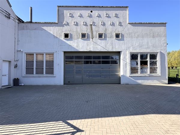 Maison entièrement rénovée avec vaste hangar de 375 m²