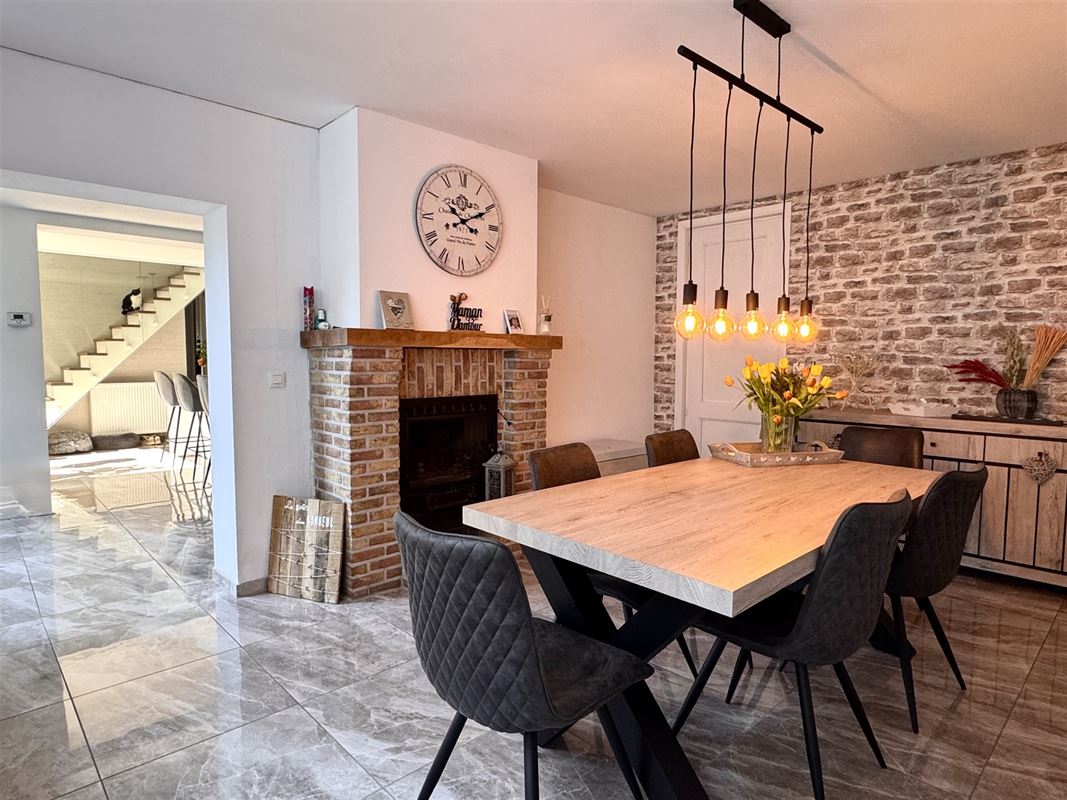 Maison entièrement rénovée avec vaste hangar de 375 m²