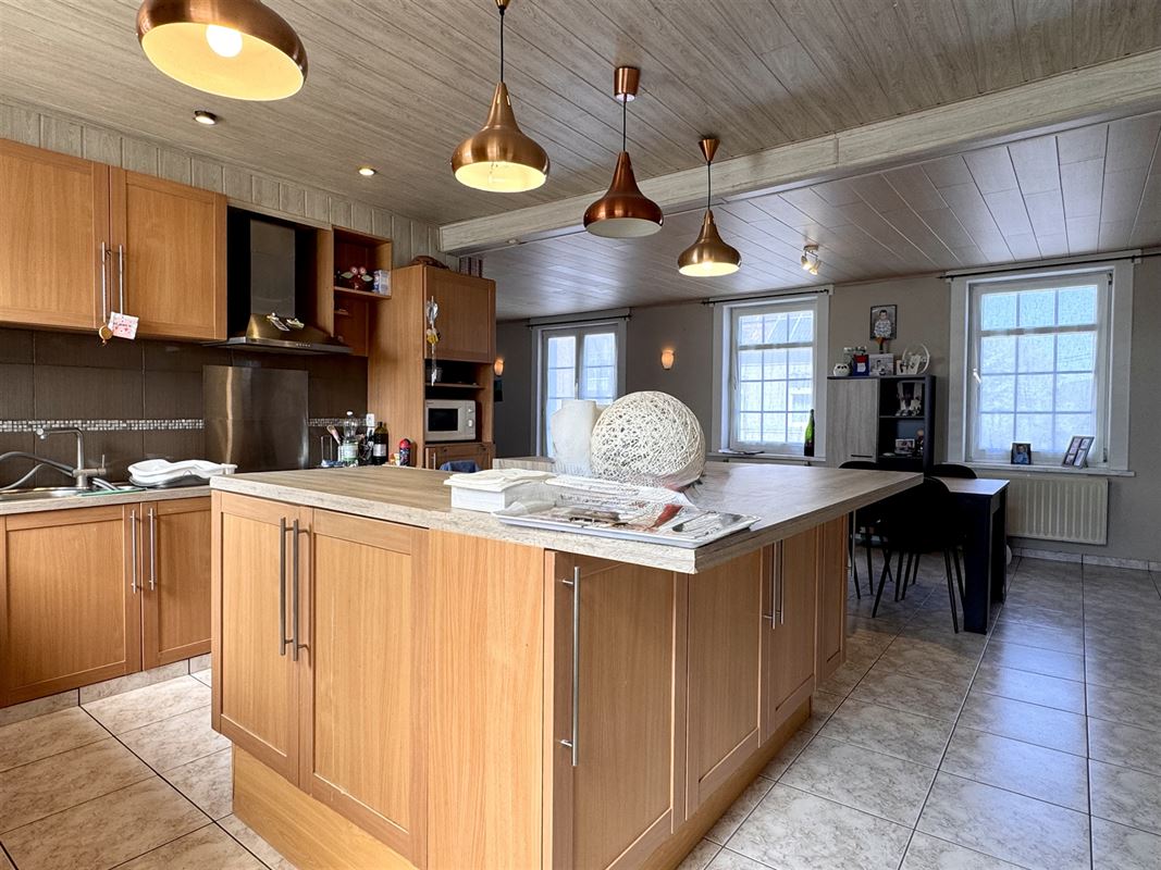 IMMEUBLE AVEC 2 APPARTEMENTS!