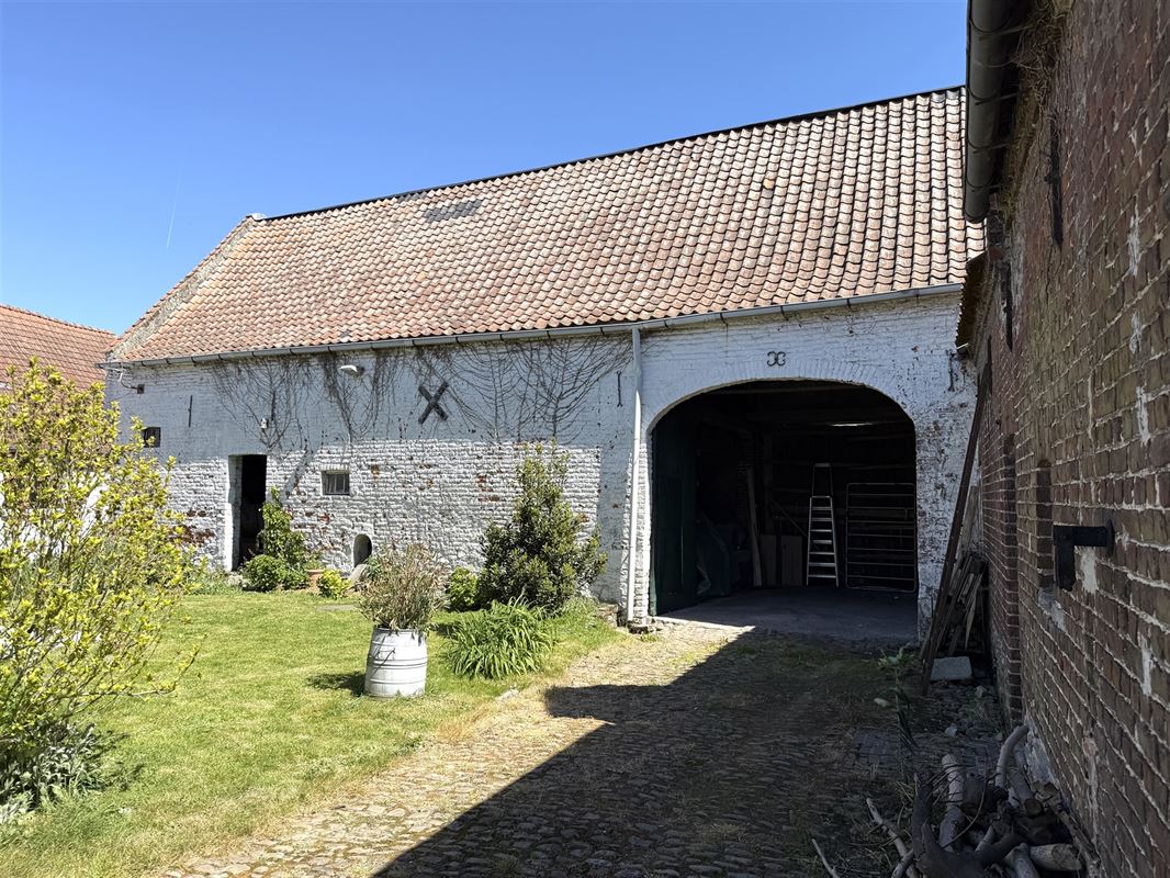 Grange de 240m2 située en zone d’habitat à caractère rural