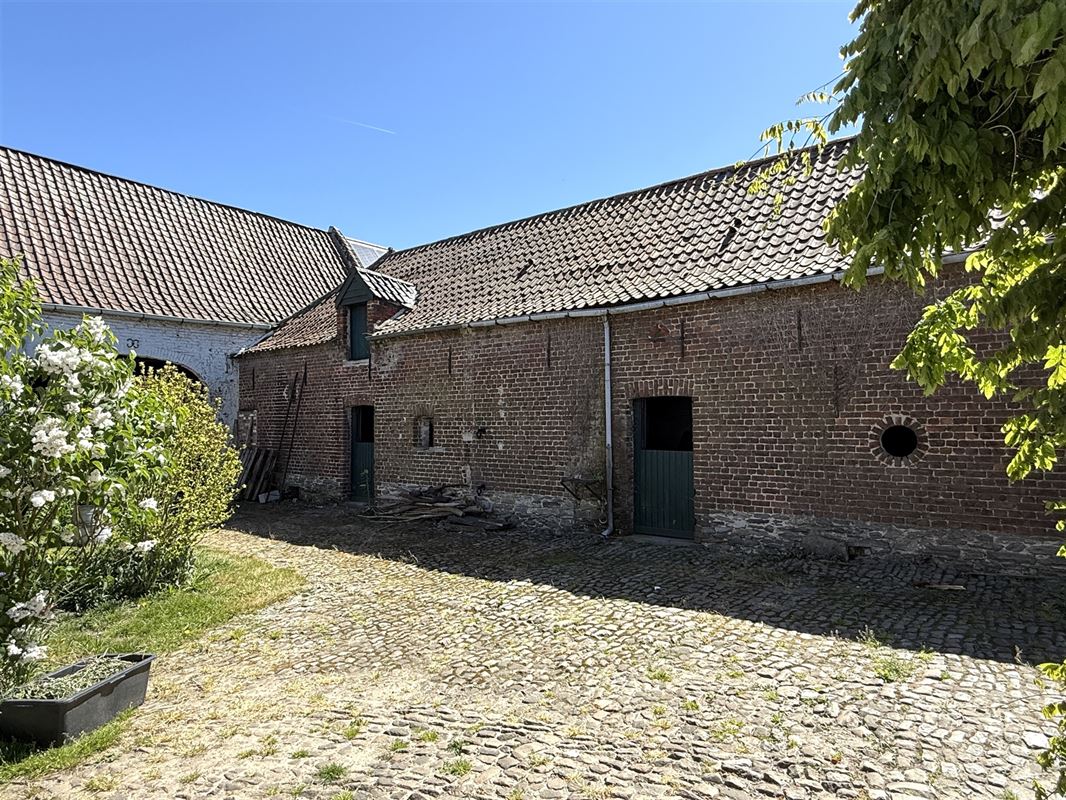 Grange de 240m2 située en zone d’habitat à caractère rural