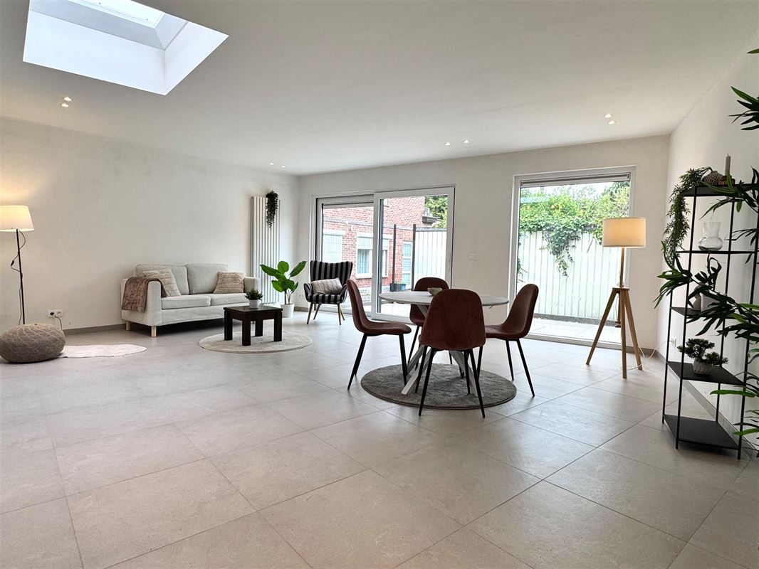 MAISON ENTIEREMENT RENOVEE AVEC 2 CHAMBRES ET TERRASSE!