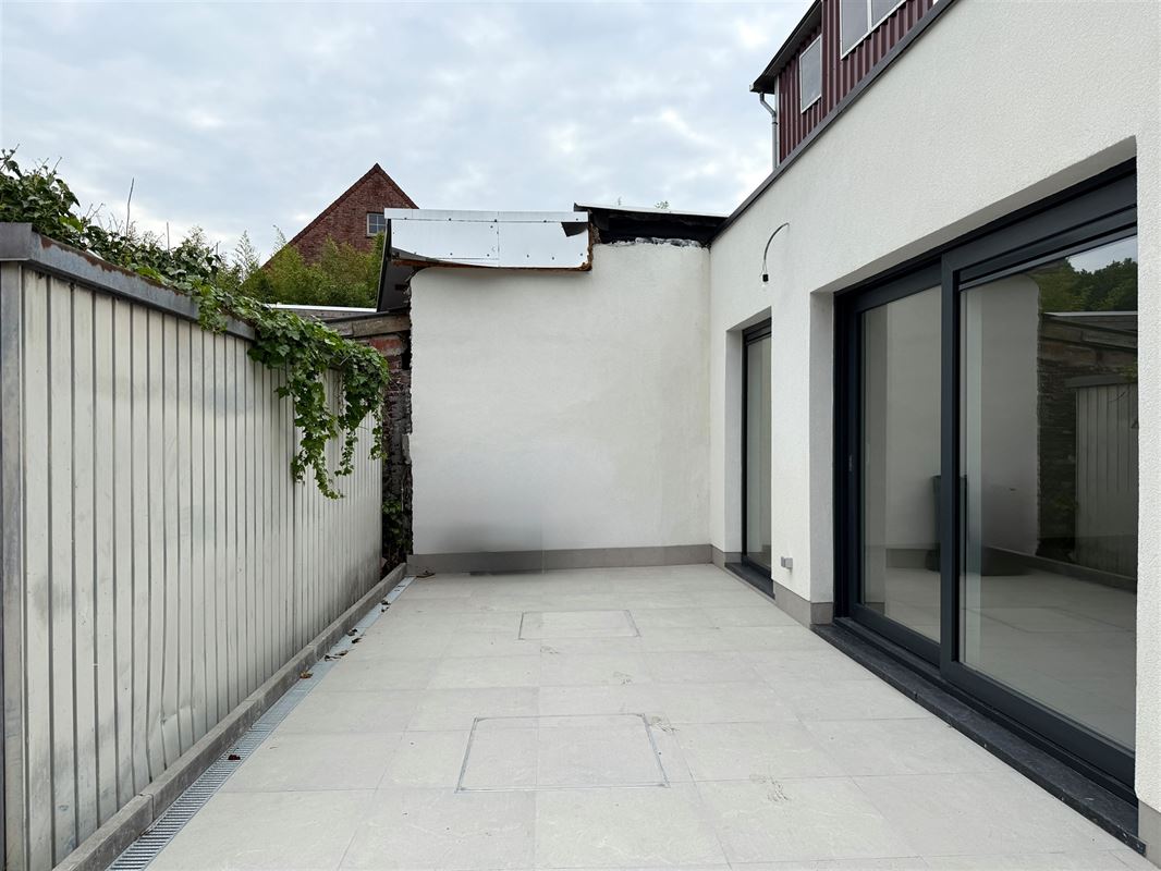 MAISON 3 FAÇADES AVEC 2 CHAMBRES ET TERRASSE