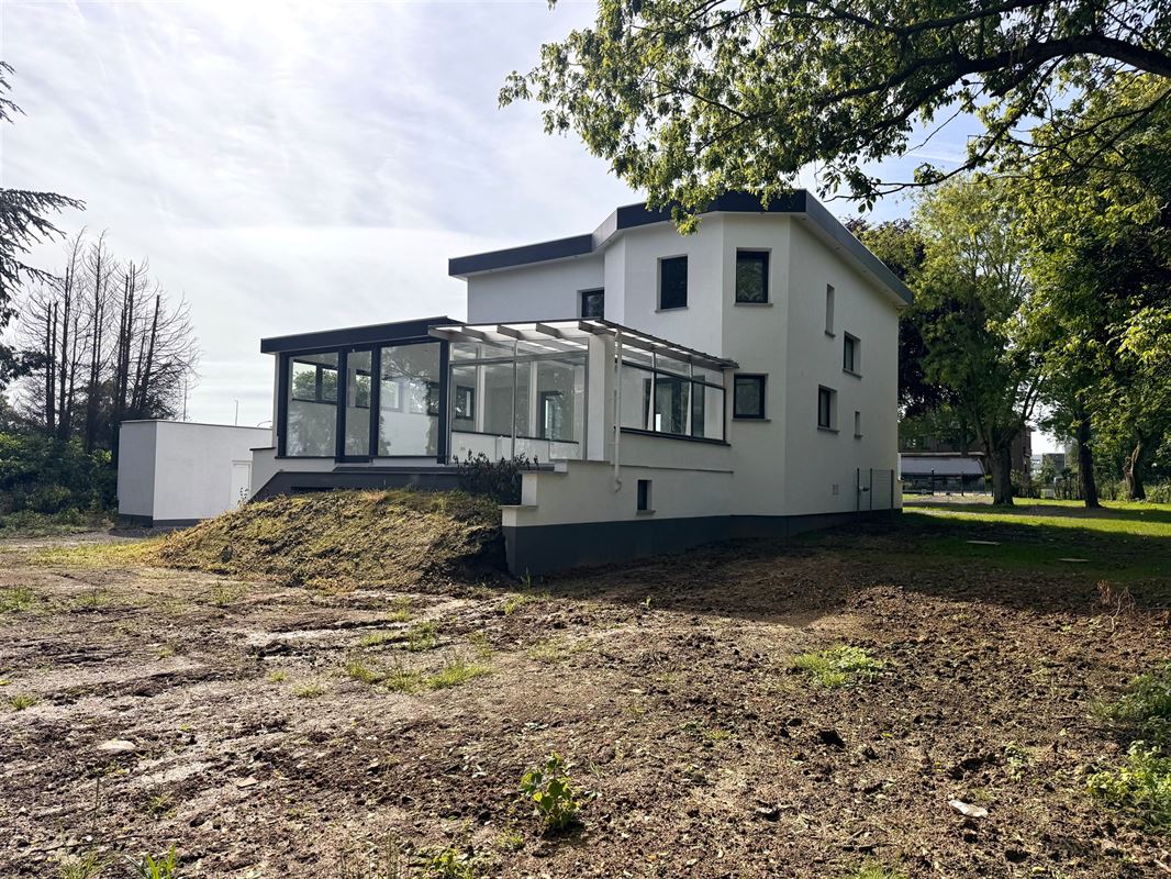 VILLA LUMINEUSE ENTIÈREMENT RÉNOVÉE!