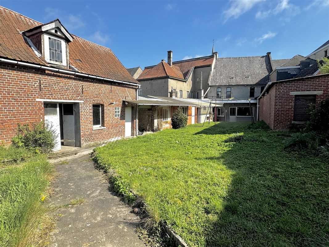 SPACIEUSE MAISON DE CARACTÈRE AVEC ÉNORMÉMENT DE POTENTIEL
