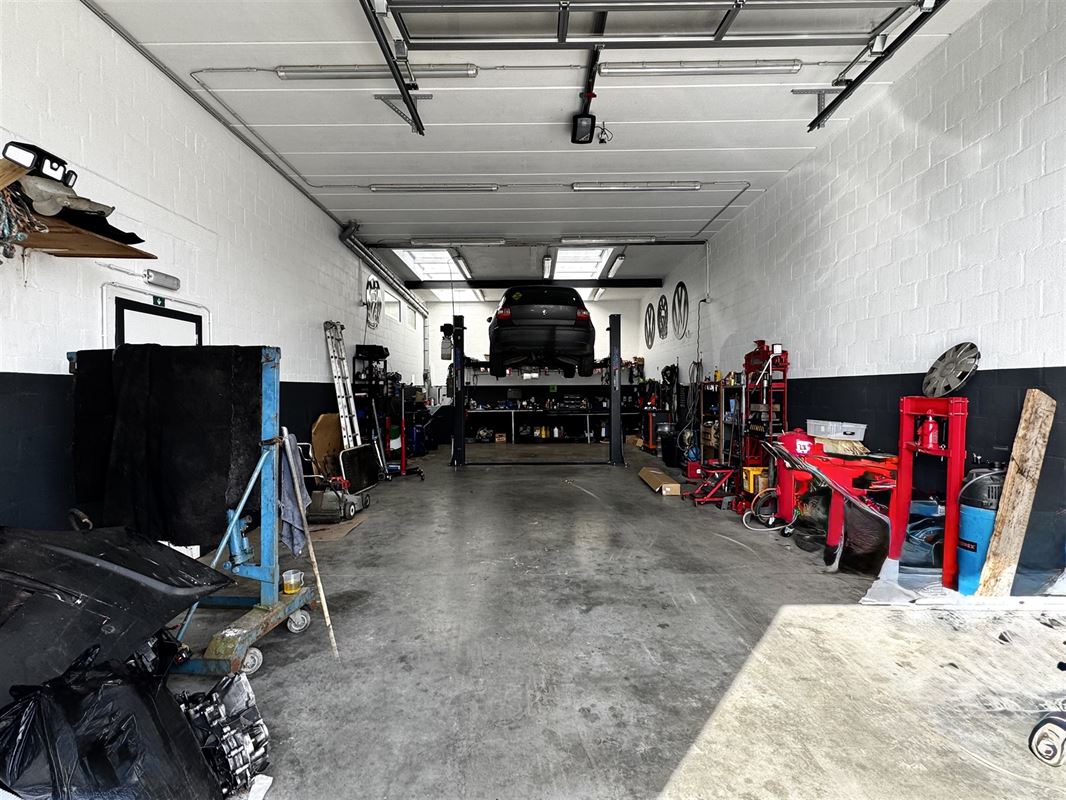 Unieke eigendom - 2 GARAGES (85m2 en 55m2) met woongedeelte