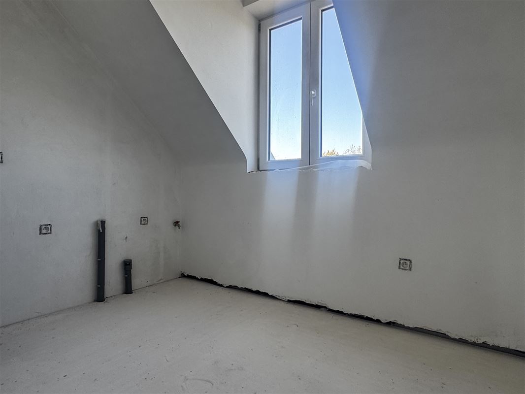 Unieke eigendom - 2 GARAGES (85m2 en 55m2) met woongedeelte