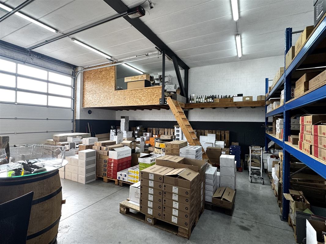 Unieke eigendom - 2 GARAGES (85m2 en 55m2) met woongedeelte