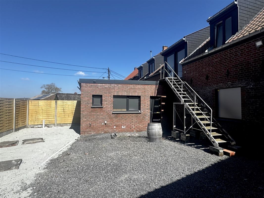 Unieke eigendom - 2 GARAGES (85m2 en 55m2) met woongedeelte