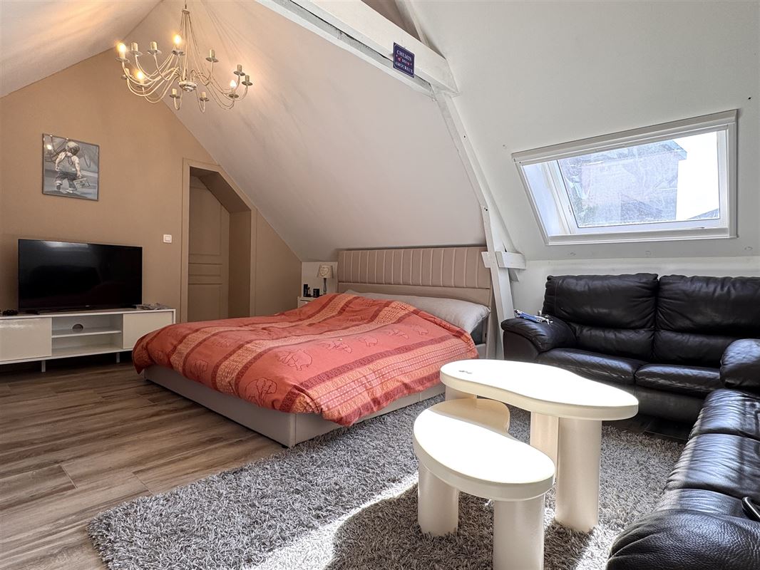 Maison entièrement rénovée avec vaste hangar de 375 m²