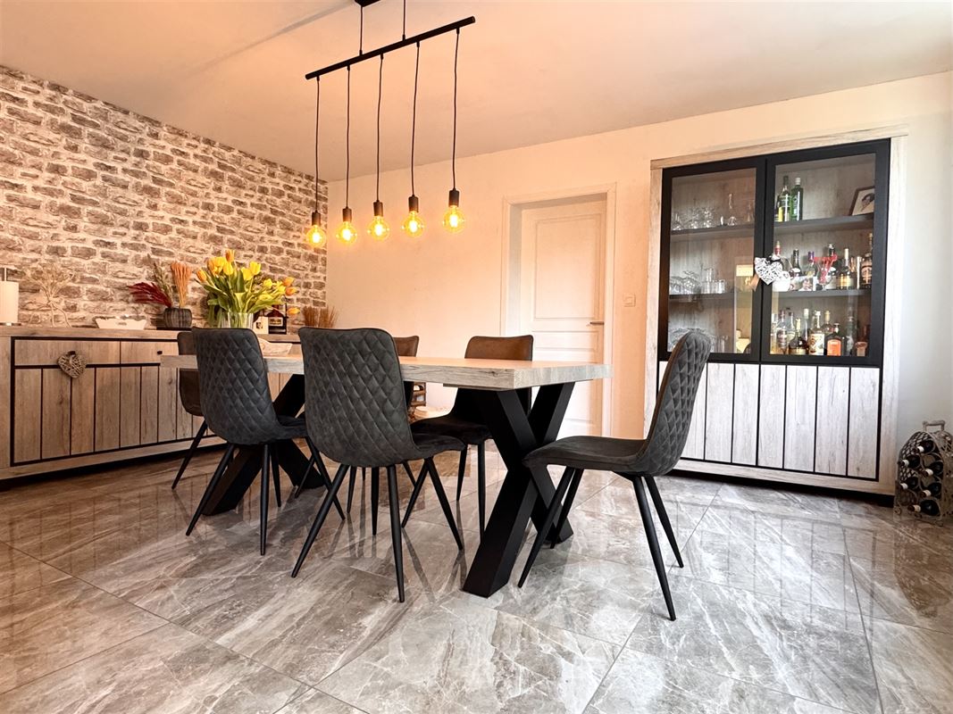Maison entièrement rénovée avec vaste hangar de 375 m²