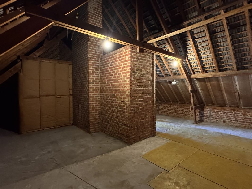 Charmante maison avec garage et jardin de 2.700m2.