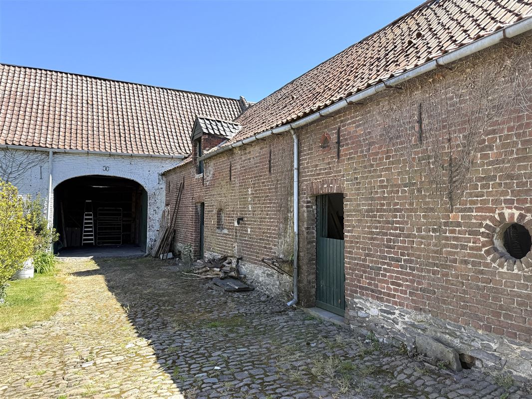 Grange de 240m2 située en zone d’habitat à caractère rural