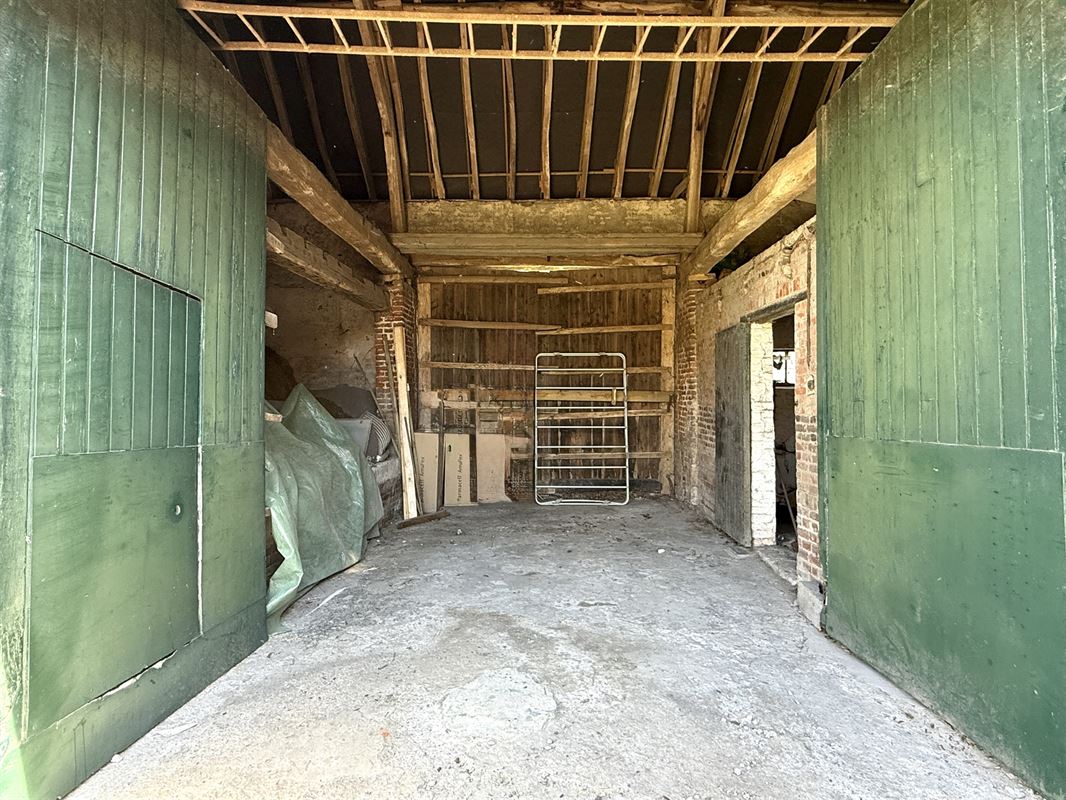 Grange de 240m2 située en zone d’habitat à caractère rural