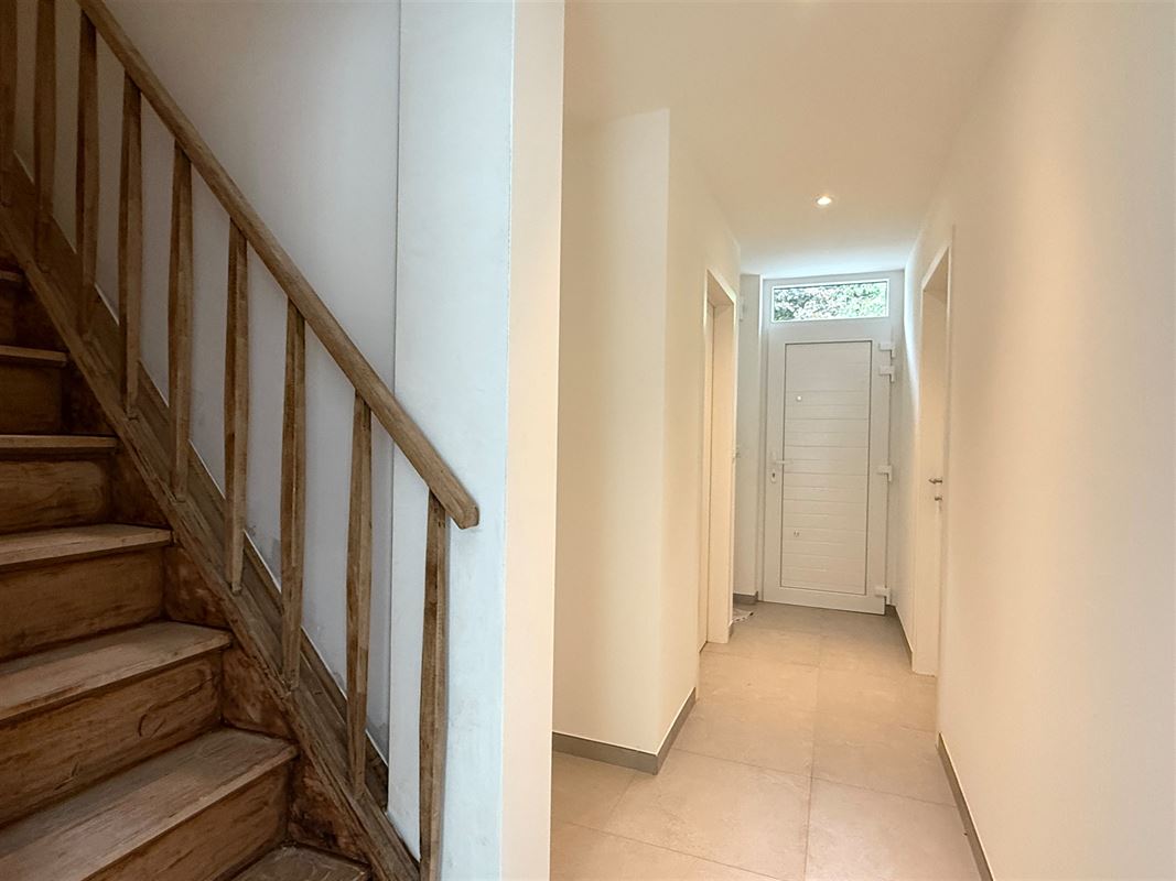 MAISON ENTIEREMENT RENOVEE AVEC 2 CHAMBRES ET TERRASSE!