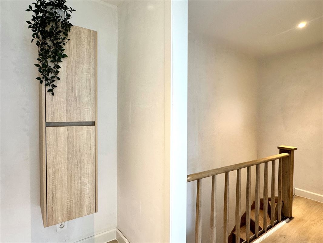 MAISON ENTIEREMENT RENOVEE AVEC 2 CHAMBRES ET TERRASSE!