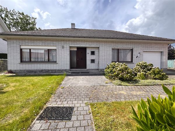 Gelijkvloerse woning met ruime tuin in het hart van Ellezelles.