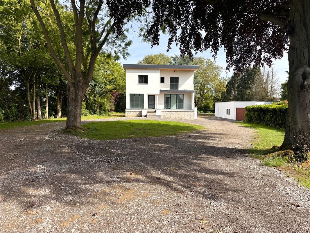 VILLA LUMINEUSE ENTIÈREMENT RÉNOVÉE!