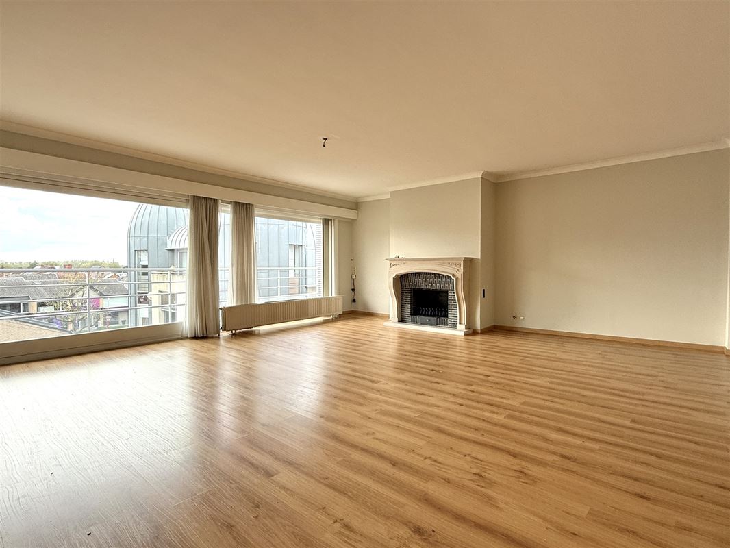 RUIM APPARTEMENT MET 2 SLAAPKAMERS IN STADSCENTRUM!