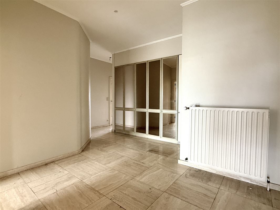 RUIM APPARTEMENT MET 2 SLAAPKAMERS IN STADSCENTRUM!