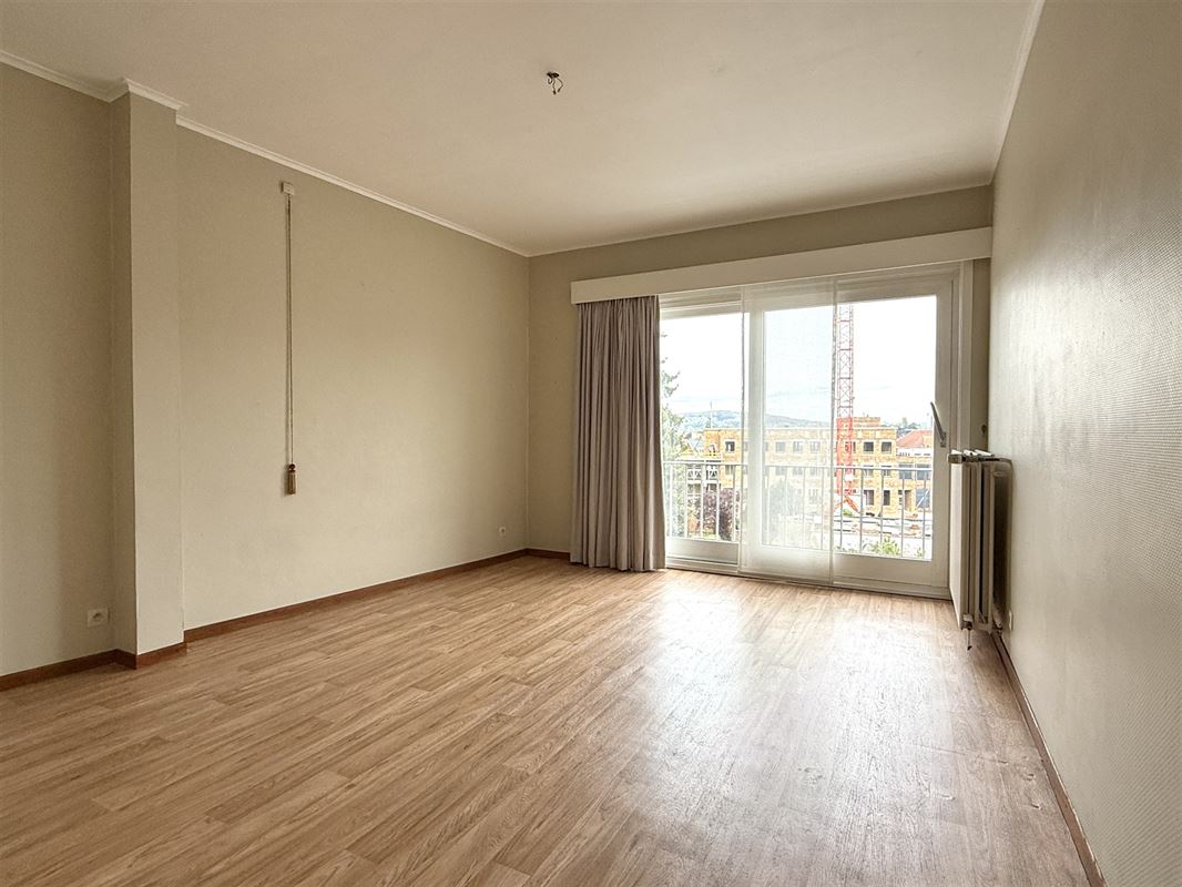 RUIM APPARTEMENT MET 2 SLAAPKAMERS IN STADSCENTRUM!