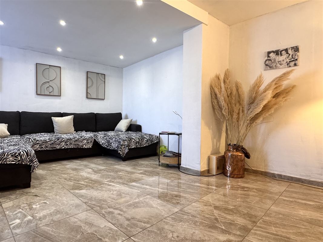 Maison entièrement rénovée avec vaste hangar de 375 m²