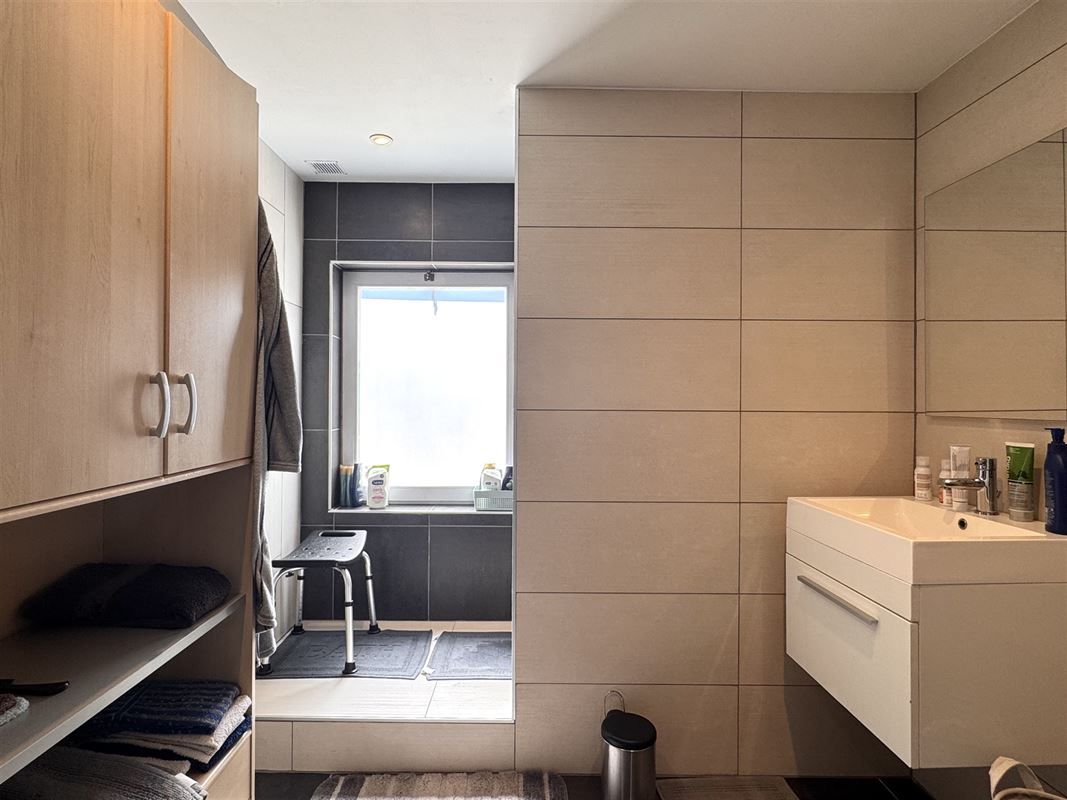 IMMEUBLE AVEC 2 APPARTEMENTS!