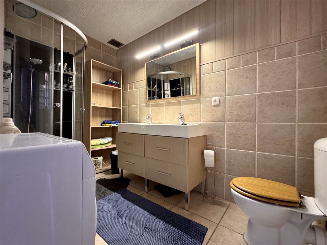 IMMEUBLE AVEC 2 APPARTEMENTS!