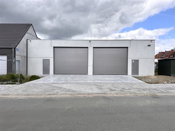 ENTREPÔT NEUF DE 240 M² bien situé à Renaix
