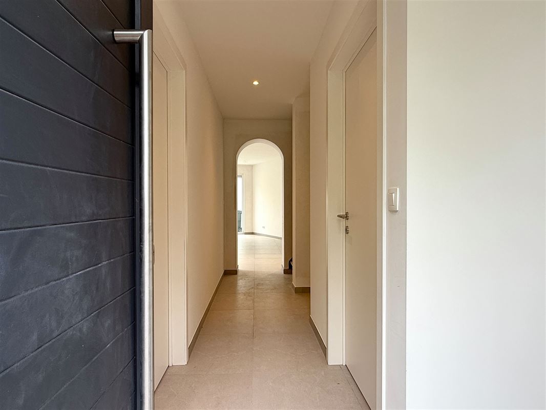MAISON 3 FAÇADES AVEC 2 CHAMBRES ET TERRASSE