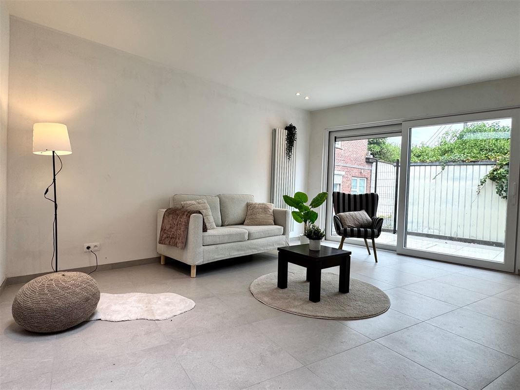 MAISON ENTIEREMENT RENOVEE AVEC 2 CHAMBRES ET TERRASSE!