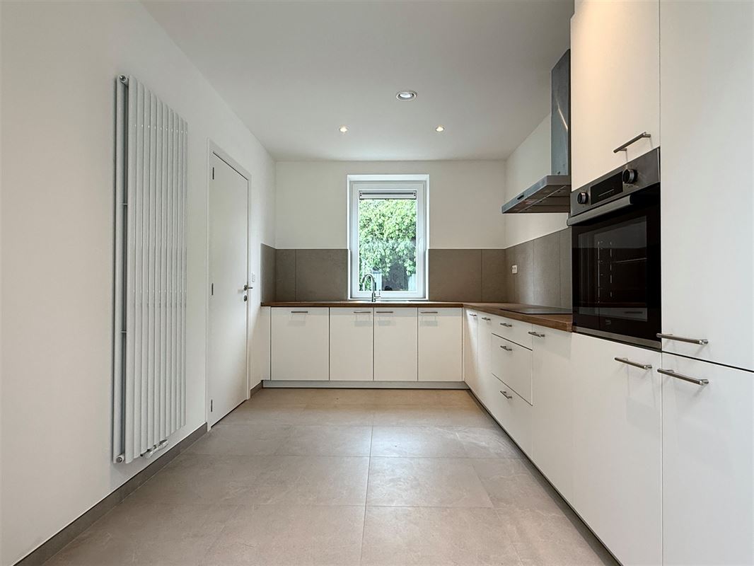 MAISON 3 FAÇADES AVEC 2 CHAMBRES ET TERRASSE