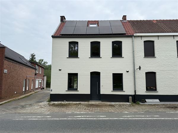 HOB MET 2 SLAAPKAMERS EN TERRAS