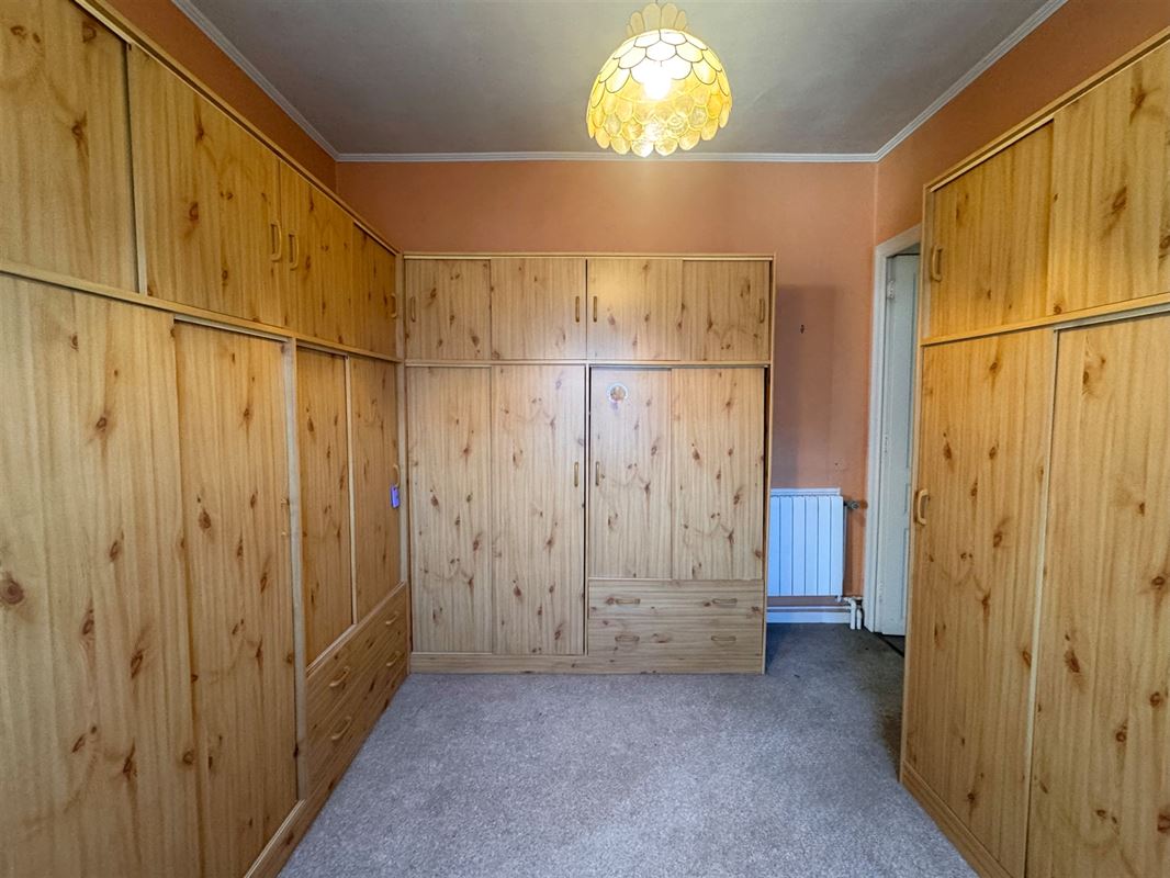 Woning met veel potentieel en 2 garages!