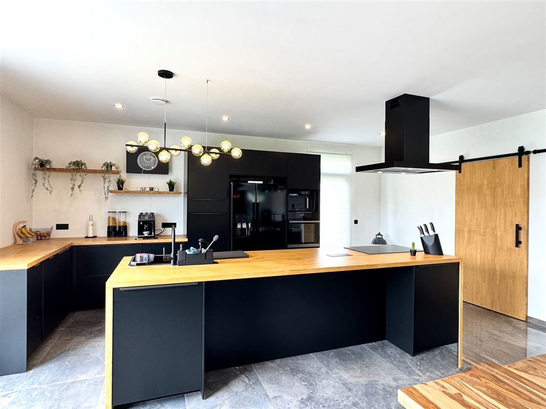 RUIME ENERGIEZUINIGE WONING MET ATELIER EN GARAGE!