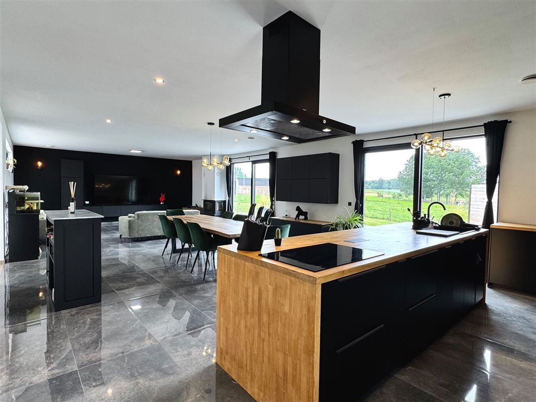 RUIME ENERGIEZUINIGE WONING MET ATELIER EN GARAGE!