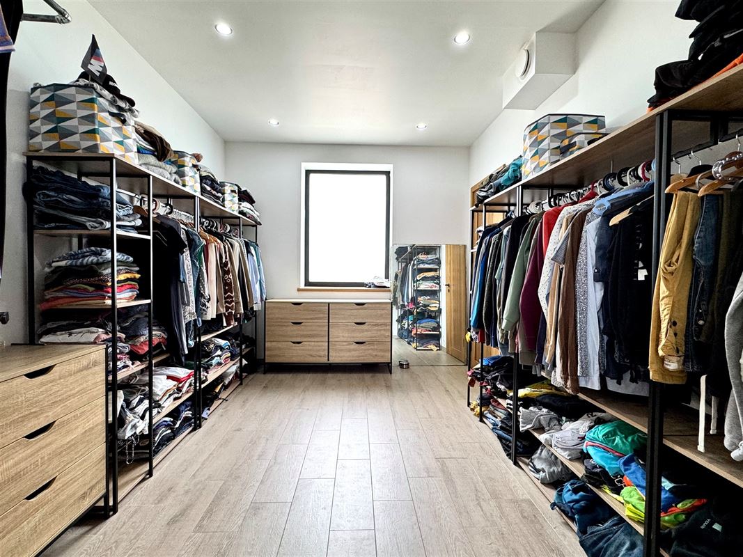 RUIME ENERGIEZUINIGE WONING MET ATELIER EN GARAGE!
